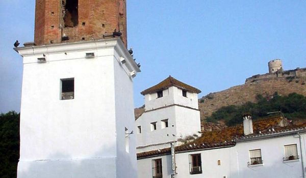 Torre-Campanario de la Antigua Iglesia de Sta. Mª la Coronada